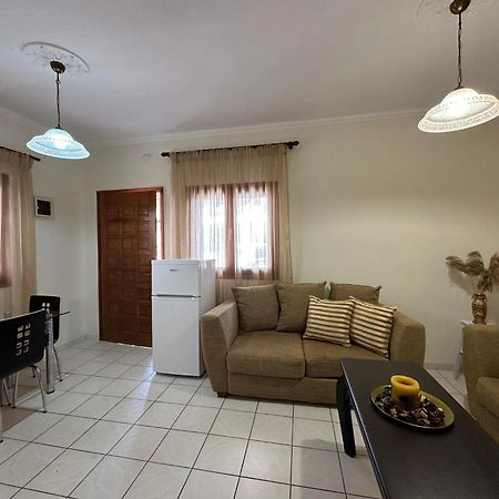 Aura Apartment Ofrinion Luaran gambar
