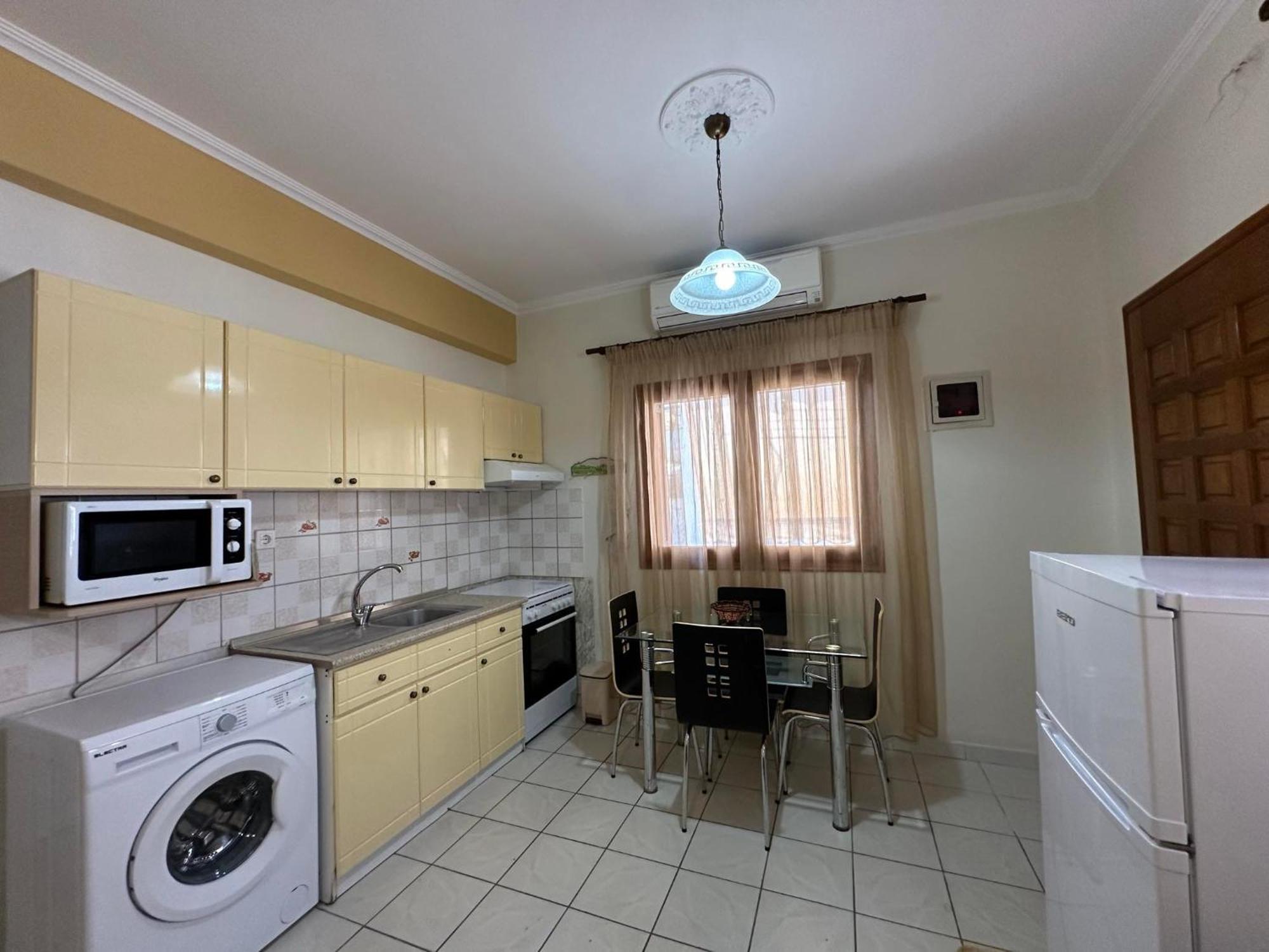 Aura Apartment Ofrinion Luaran gambar